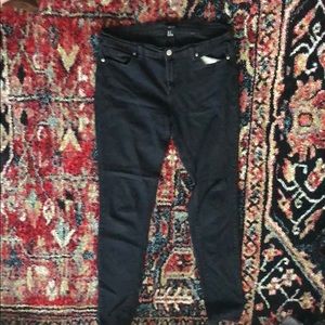 Women’s black skinny jeans